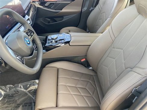 New 2025 BMW i5 xDrive40 w/ Premium Package image 19