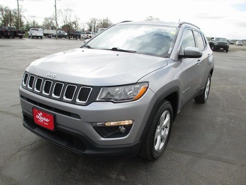 Used 2019 Jeep Compass Latitude FWD image 11