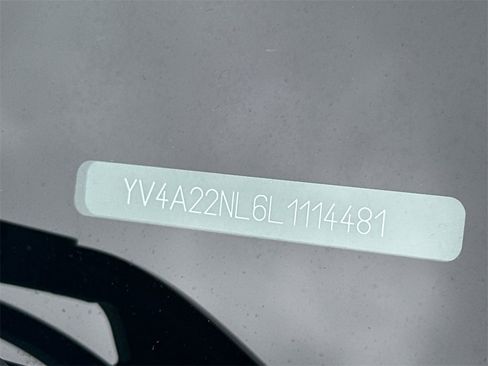 Used 2020 Volvo V90 T6 Cross Country image 33