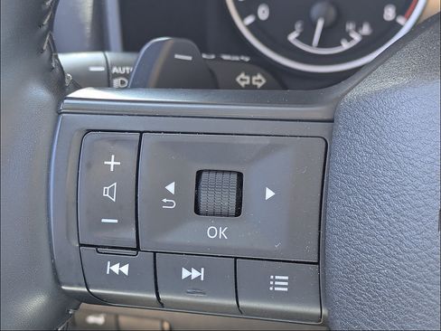 Used 2025 Nissan Rogue SV FWD image 19