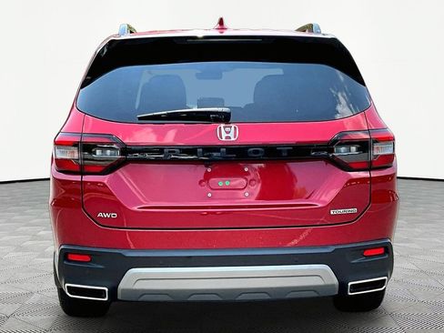 Used 2025 Honda Pilot Touring image 7