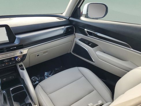 Used 2023 Kia Telluride S image 13