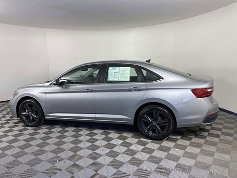 Used 2022 Volkswagen Jetta SE w/ Panoramic Sunroof Package image 5