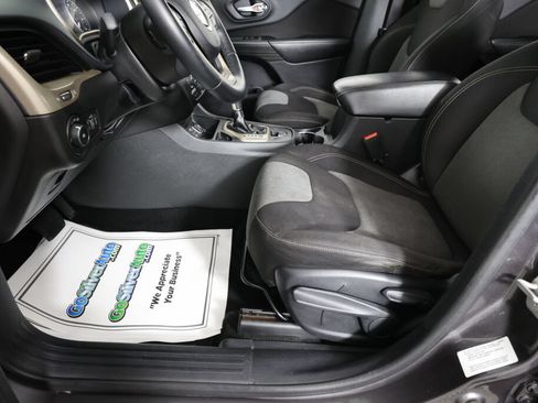 Used 2014 Jeep Cherokee Latitude FWD image 13