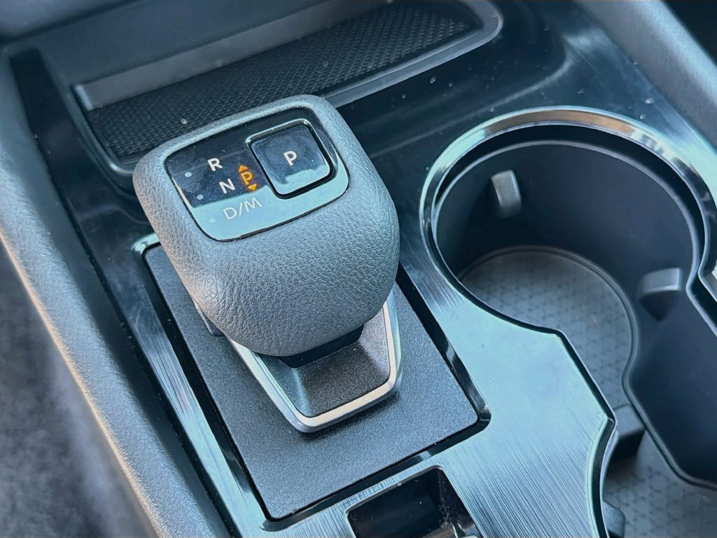 Used 2025 Nissan Rogue S FWD image 15