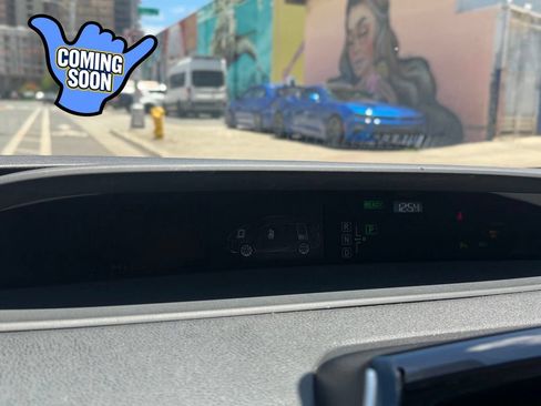 Used 2018 Toyota Prius Four FWD image 19