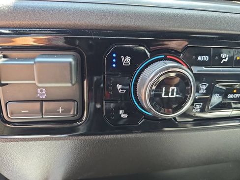 Certified 2023 Chevrolet Silverado 1500 High Country w/ High Country Premium Package AWD/4WD image 21