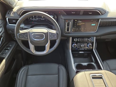 Used 2024 GMC Yukon XL Denali AWD/4WD image 14