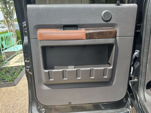 Used 2015 Ford F250 Platinum w/ FX4 Off-Road Package image 32