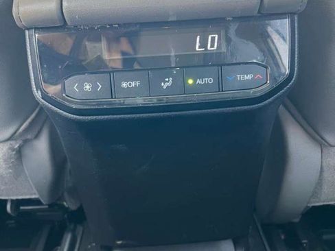 Used 2021 Toyota Highlander XLE image 31