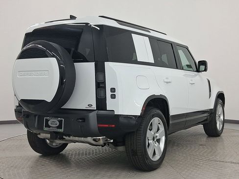 New 2026 Land Rover Defender 110 X-Dynamic SE image 9