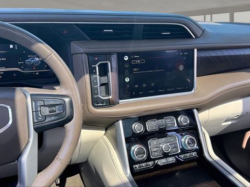 Used 2022 GMC Yukon XL Denali image 9