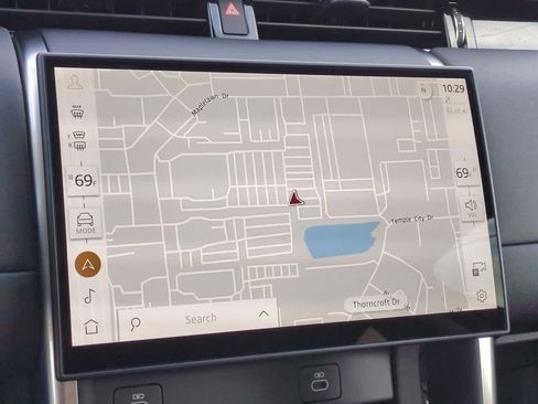 Used 2025 Land Rover Discovery Sport S image 29