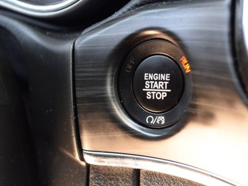Used 2022 Jeep Grand Cherokee Limited AWD/4WD image 11