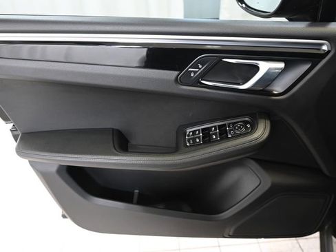 Used 2018 Porsche Macan AWD/4WD image 19