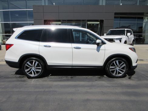 Used 2016 Honda Pilot Touring image 10