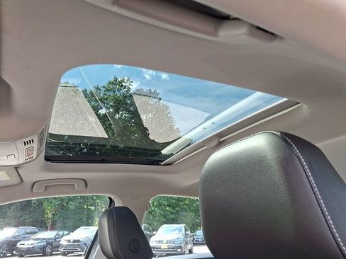 Certified 2024 Volkswagen Jetta SE w/ Panoramic Sunroof Package FWD image 21