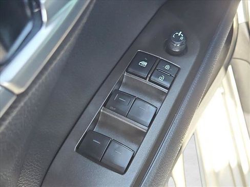 Used 2023 Toyota Camry SE FWD image 11