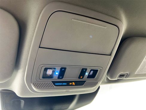 Used 2022 Ford Explorer XLT w/ Equipment Group 202A image 13