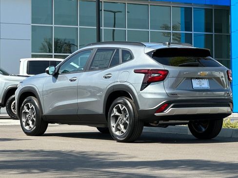 New 2026 Chevrolet Trax LT w/ Driver Confidence Package FWD image 6