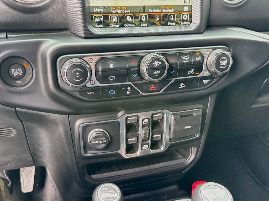 Used 2023 Jeep Wrangler Unlimited Sahara AWD/4WD image 17
