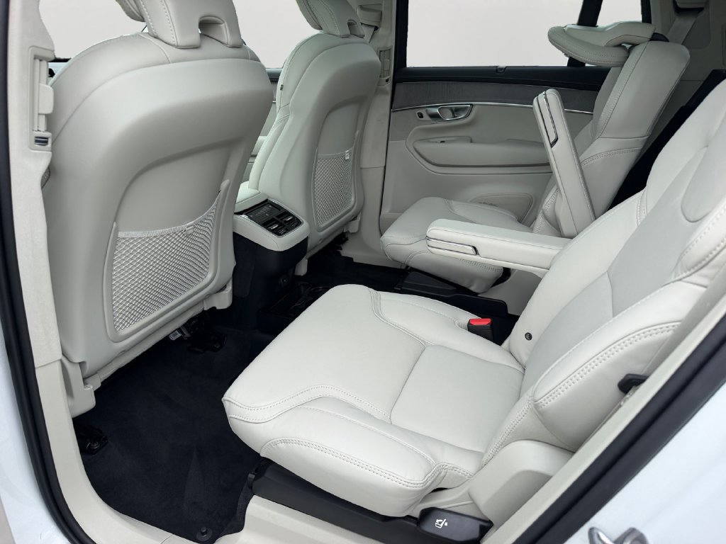 Used 2026 Volvo XC90 B6 Ultra w/ Lounge Package AWD/4WD image 12