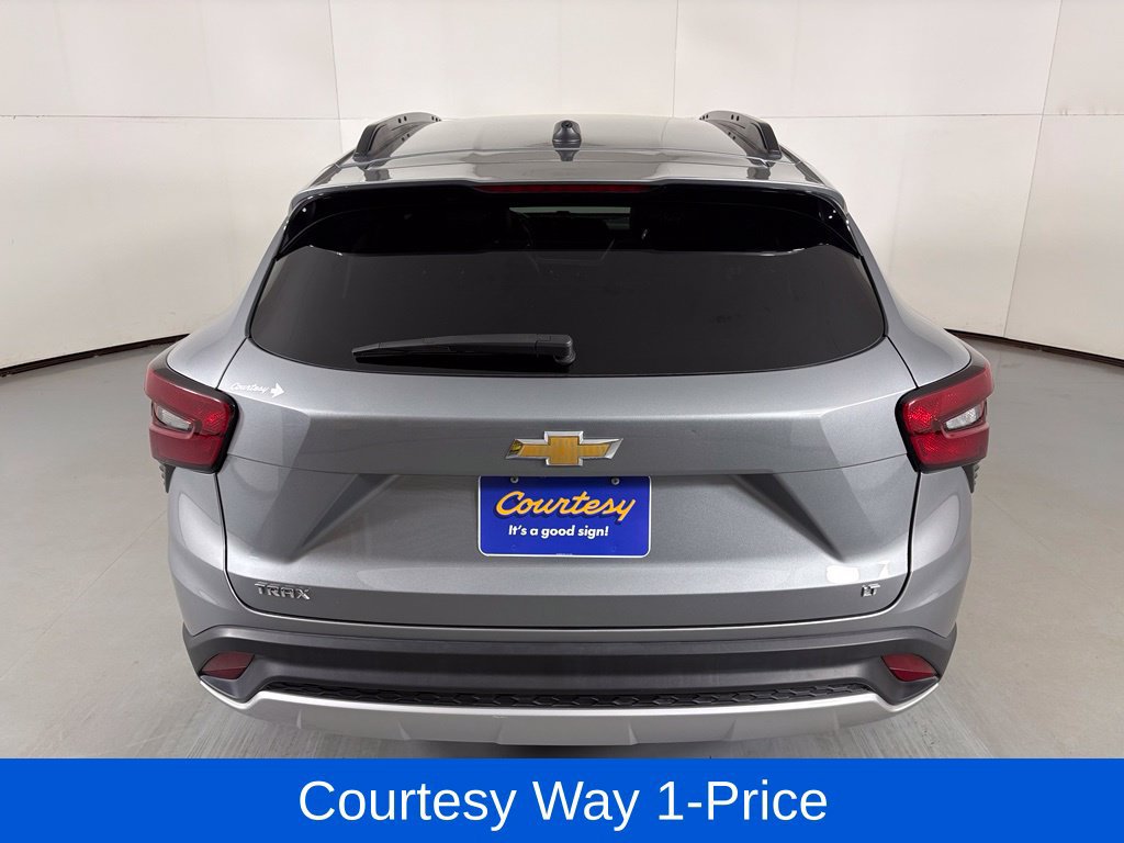 Used 2024 Chevrolet Trax LT FWD image 9