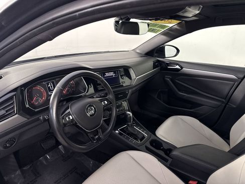 Used 2019 Volkswagen Jetta R-Line w/ R-Line Cold Weather Package image 5