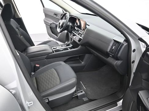 Used 2024 Nissan Pathfinder SV AWD/4WD image 37