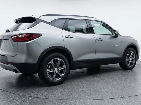 Used 2025 Chevrolet Blazer LT image 9