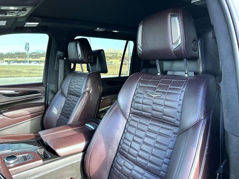 Certified 2023 Cadillac Escalade ESV Sport Platinum image 17