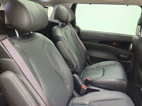 Used 2025 Kia Carnival SX Prestige image 20