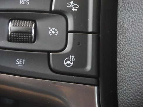 Used 2023 Chevrolet Suburban Z71 w/ Luxury Package image 36