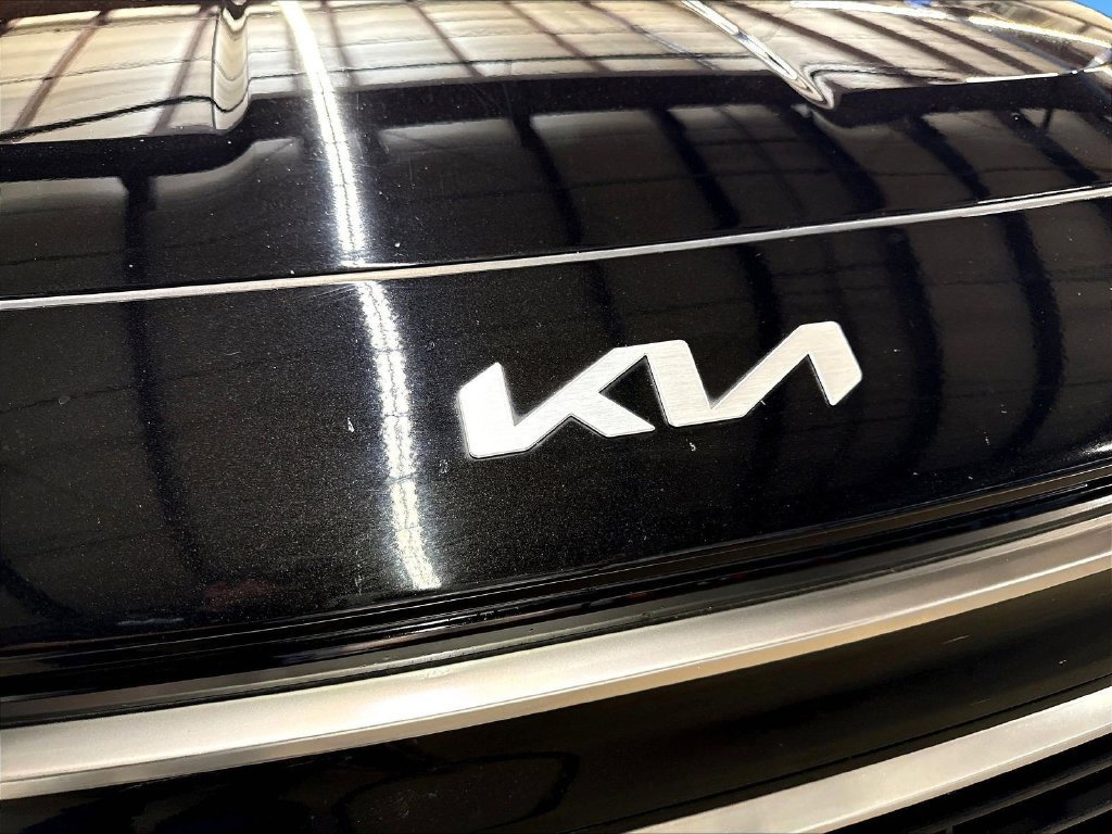 Certified 2023 Kia Niro EX Touring FWD image 38