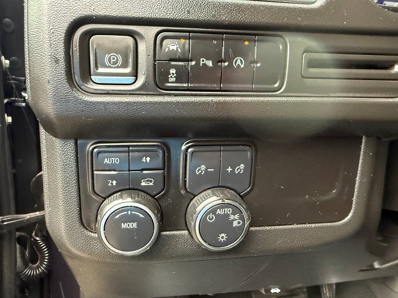 Used 2023 Chevrolet Suburban LS AWD/4WD image 27