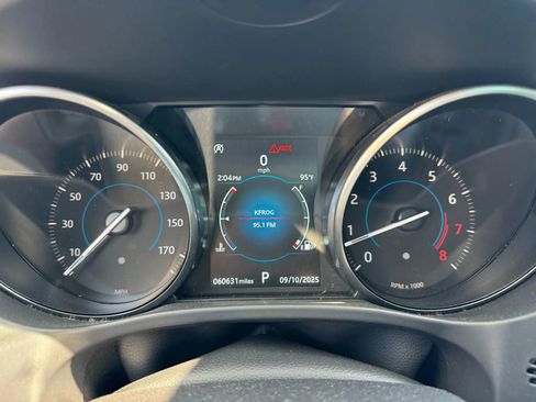 Used 2020 Jaguar F-PACE Premium image 21