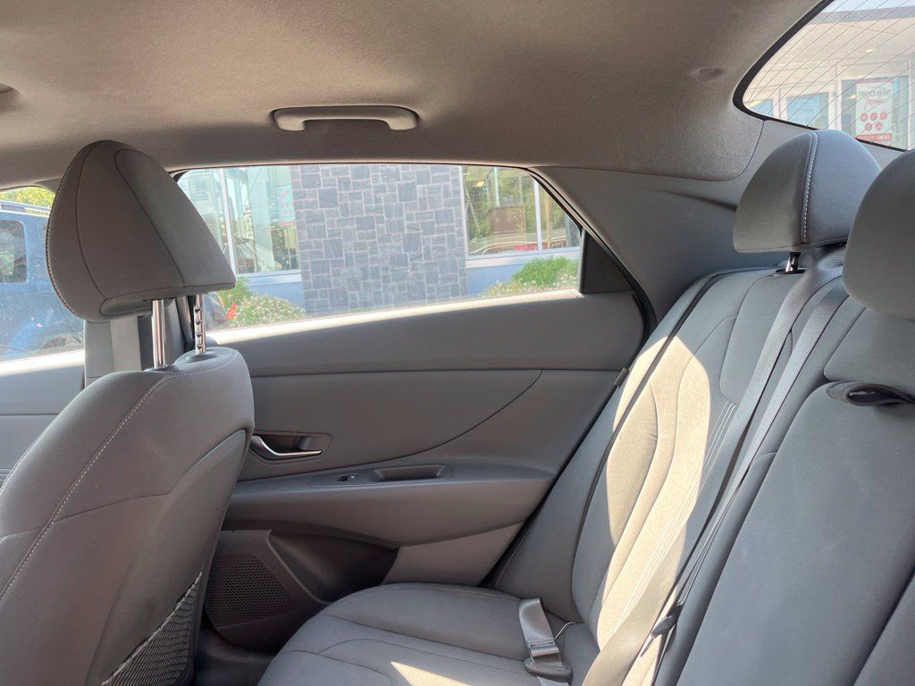 Used 2025 Hyundai Elantra SEL FWD image 10