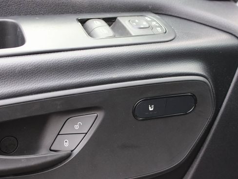 Used 2025 Mercedes-Benz Sprinter 2500 image 9