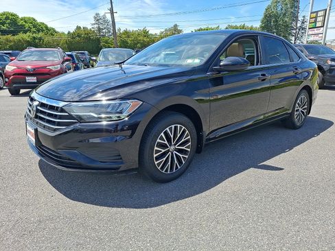 Used 2020 Volkswagen Jetta SE w/ SE Cold Weather Package FWD image 3