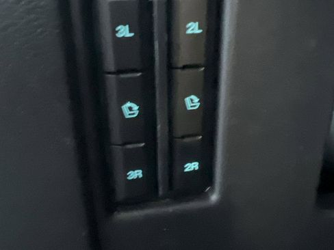 Used 2023 Ford Expedition Limited image 19