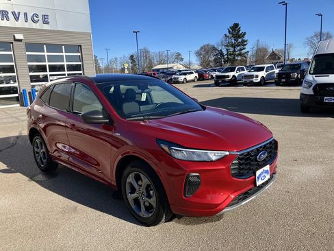 Used 2024 Ford Escape ST-Line w/ Tech Pack #1 AWD/4WD image 4