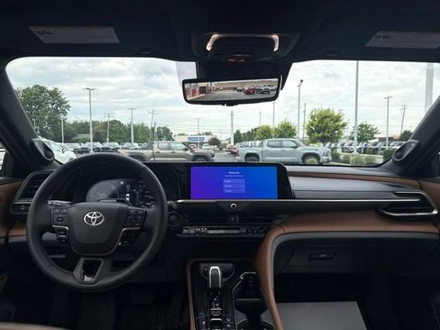 Used 2025 Toyota Crown Signia w/ Advanced Technology Package AWD/4WD image 13