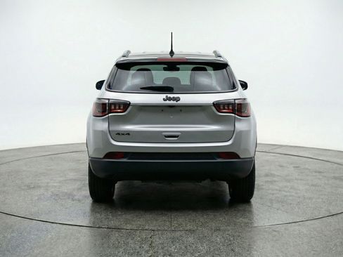 Used 2025 Jeep Compass Trailhawk image 7