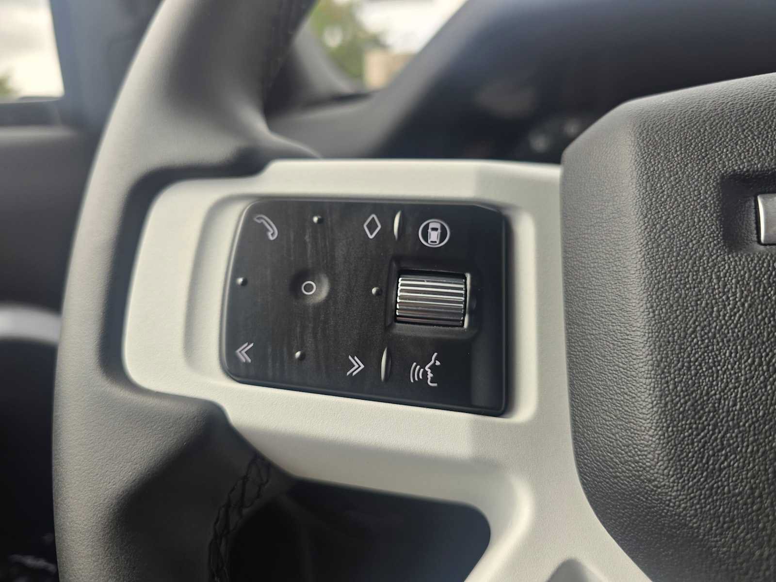 New 2026 Land Rover Defender 110 S AWD/4WD image 32