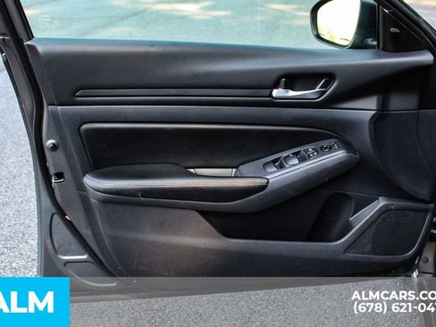 Used 2025 Nissan Altima 2.5 SV FWD image 36