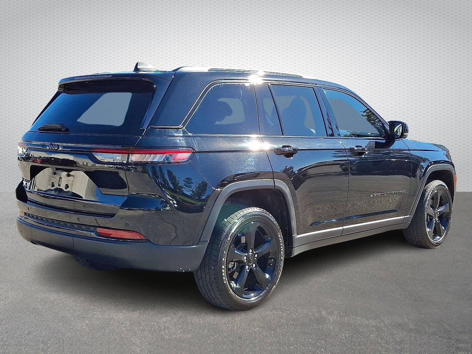 Certified 2023 Jeep Grand Cherokee Altitude AWD/4WD image 6