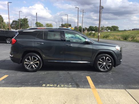 Used 2018 GMC Terrain Denali w/ Advanced Safety Package image 4
