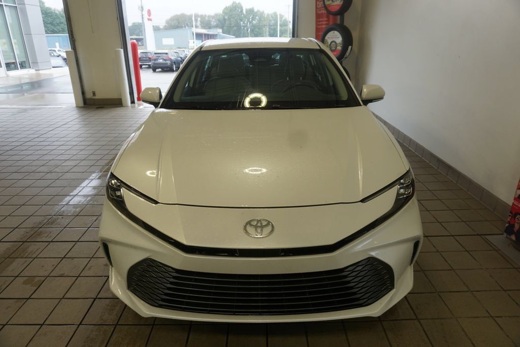 Used 2025 Toyota Camry XLE AWD/4WD image 13