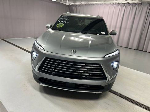 Used 2025 Buick Enclave Preferred image 2