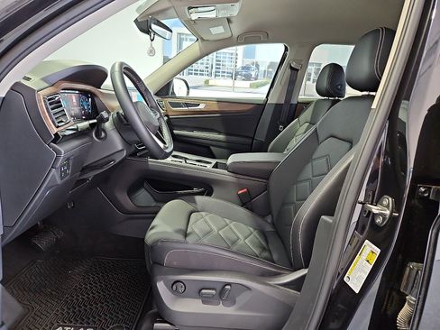 Used 2026 Volkswagen Atlas SE FWD image 16